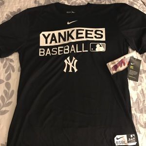 NWT!!!!  Ladies YANKEE Nike Top